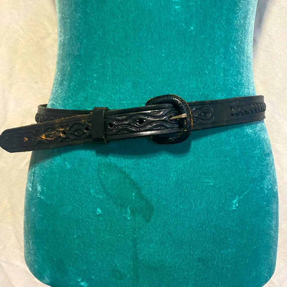 Vintage black leather belt 30-34